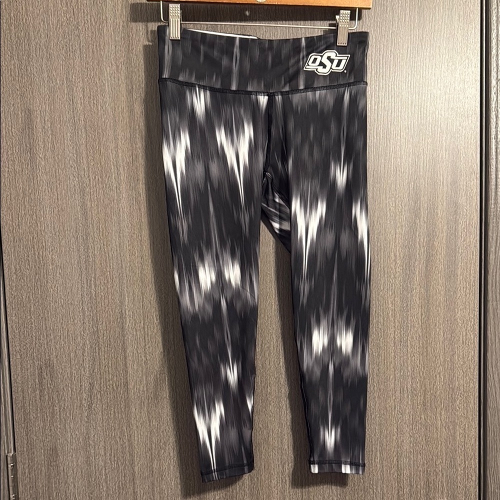 Chicka-D Women's Oklahoma State University Capri Leggings Size Medium EUC